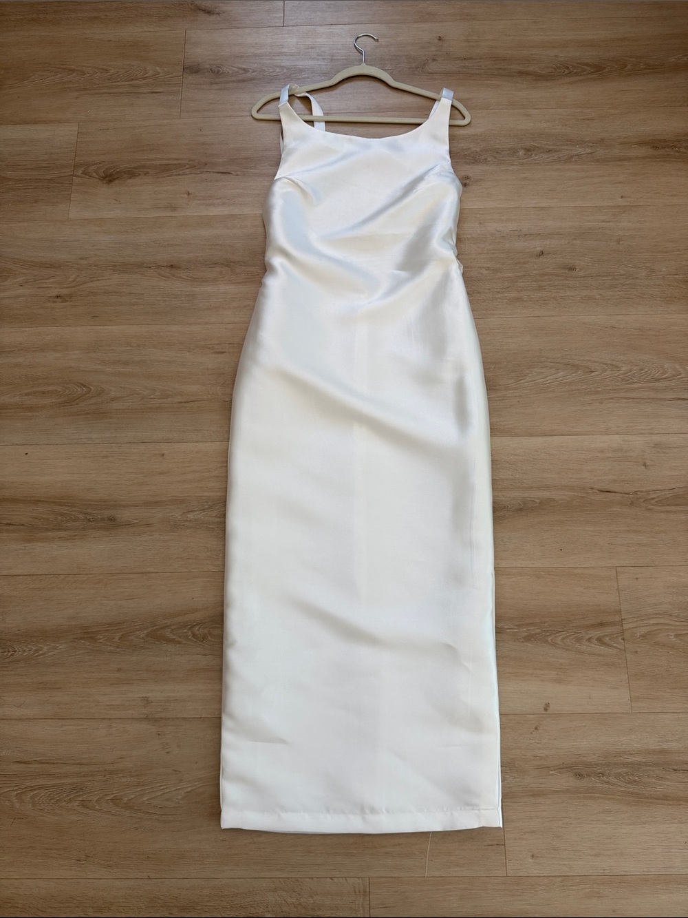 Elegant Backless White Midi Dress - Picture 4 of 5